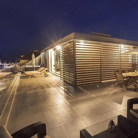 Luxury Penthouse Monriva شقة