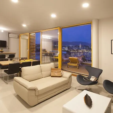 Апартаменти Luxury Penthouse Monriva