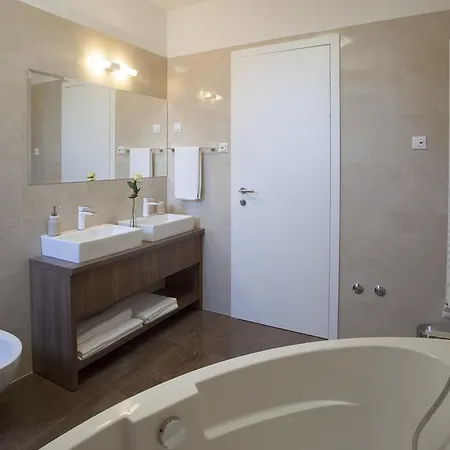 Апартаменти Luxury Penthouse Monriva